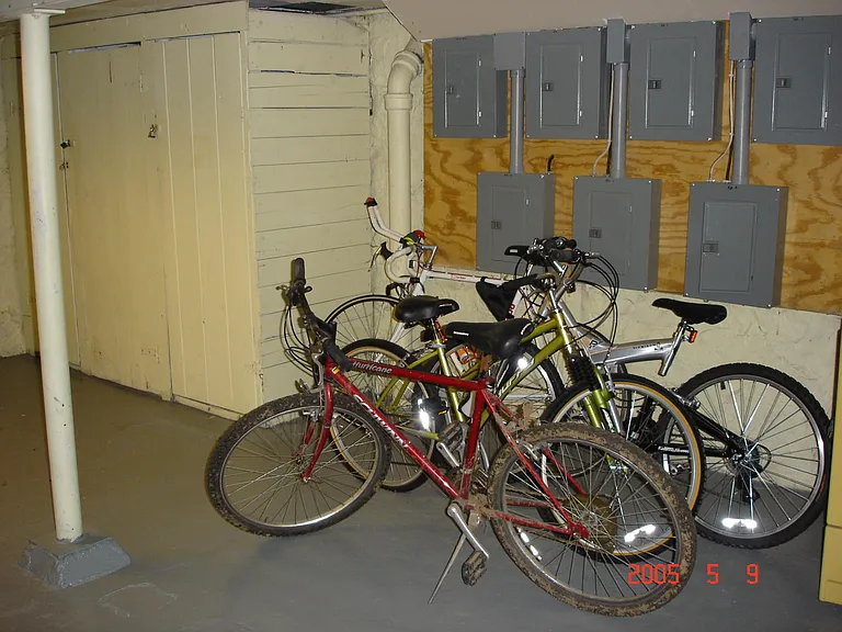 928 E 6th St #5 — Photo 13
