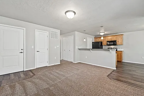 Creekside Apartments Photo 1 Creekside Apartments Photo 1