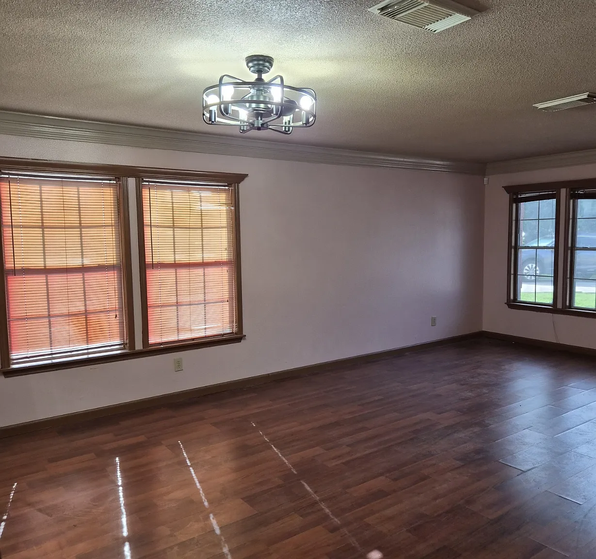 3 bed, 2.5 bath, 2450 sqft, $2,500 — Photo 4
