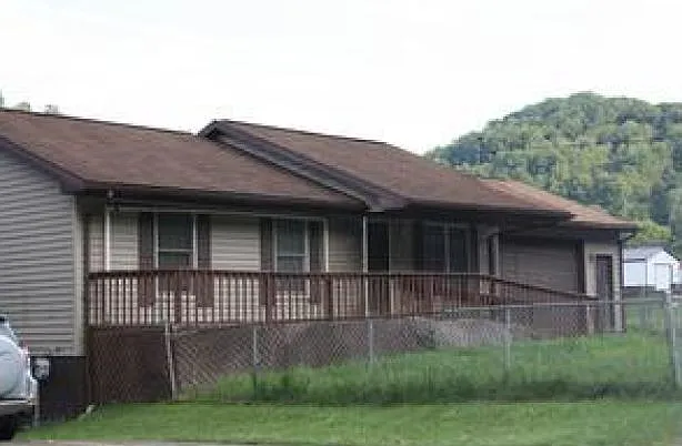 825 Terrace Ave photo 1
