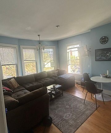 2nd image of 1516 Commonwealth Ave #2