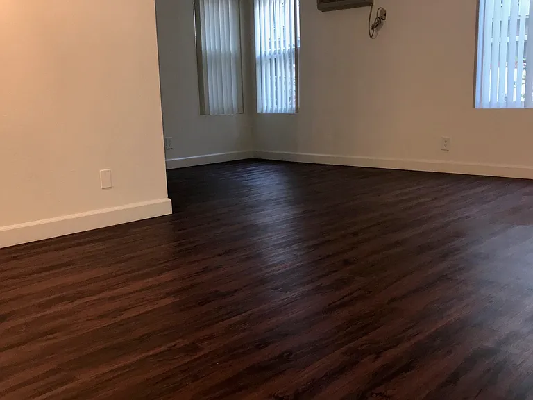 Woodcliff Apartments — Photo 60