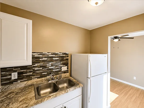 2 bed, 800 sqft, $825 — Photo 2