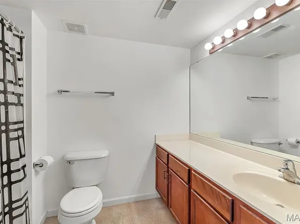 8302 Spring Creek Ln #302, O'Fallon, MO 63368