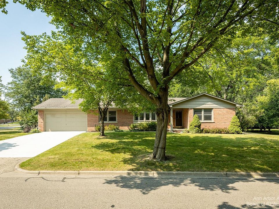 1st image of 3515 Larchmont Dr