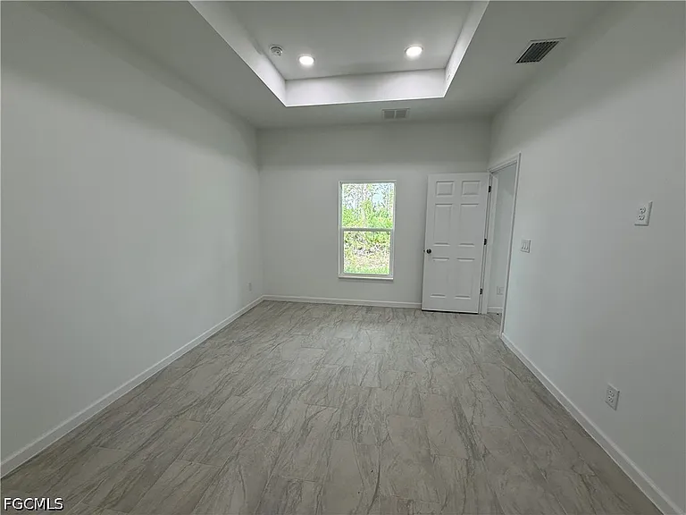 1103 W 10th St — Photo 12