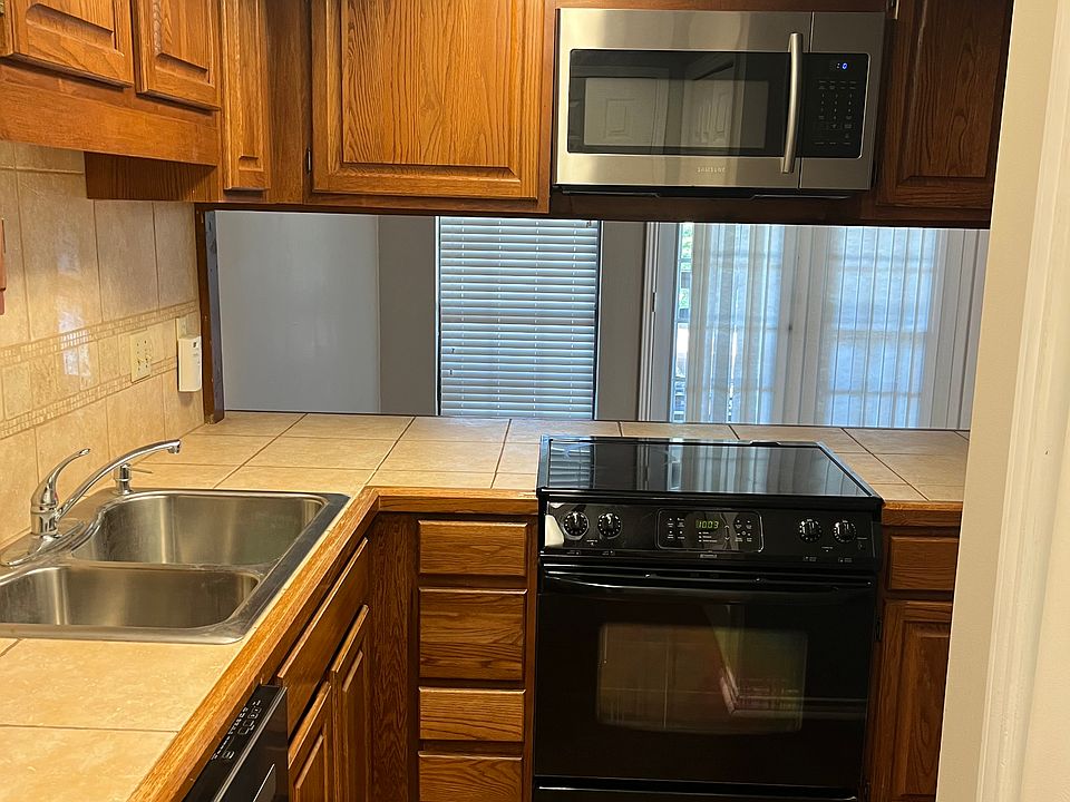 1st image of 8633 Datapoint Dr