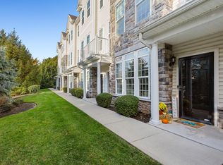 5 Clover Ln, Garfield, NJ 07026