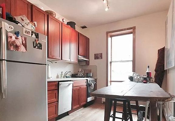 5th image of 598 6th St APT 1c
