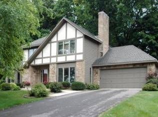 8994 Preserve Blvd, Eden Prairie, MN 55347