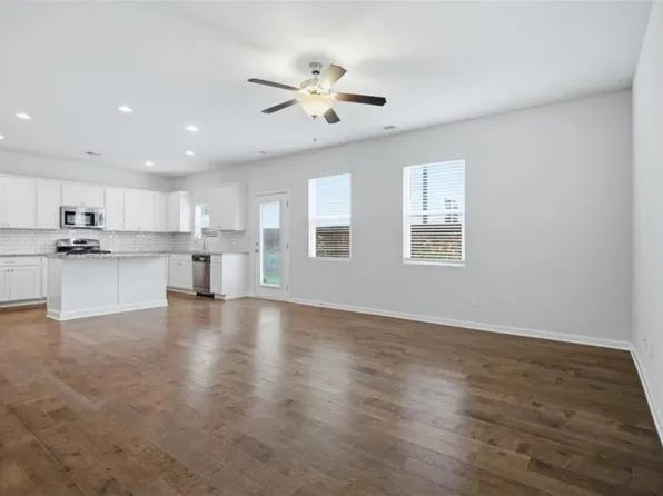 585 Summit Pt, Canton, GA 30114
