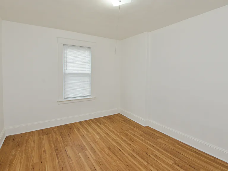 390 Clinton St — Photo 22