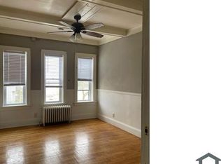 827 W Windlake Ave #A, Milwaukee, WI 53204