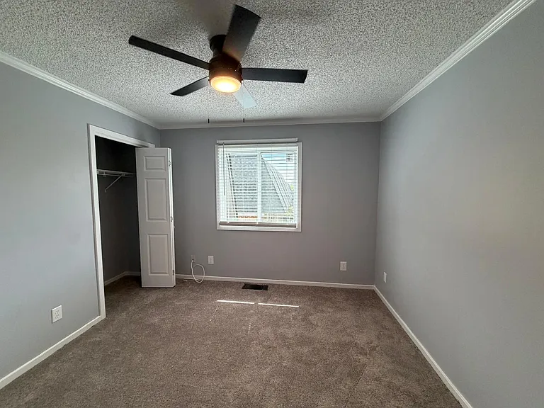 31 Canterbury Ct — Photo 33