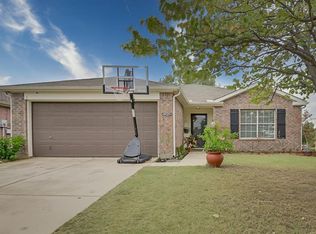 8925 Chisholm Trl, Aubrey, TX 76227