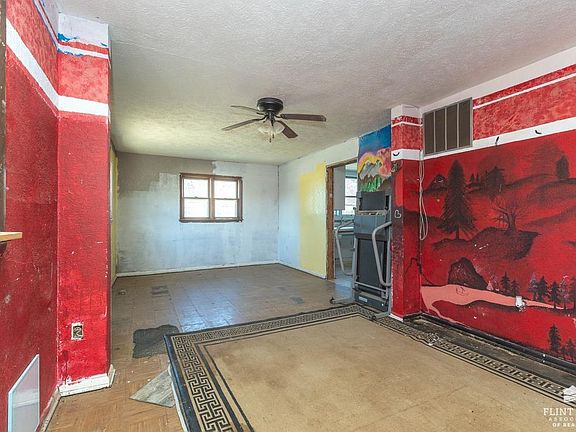 5th image of 148 N Main St