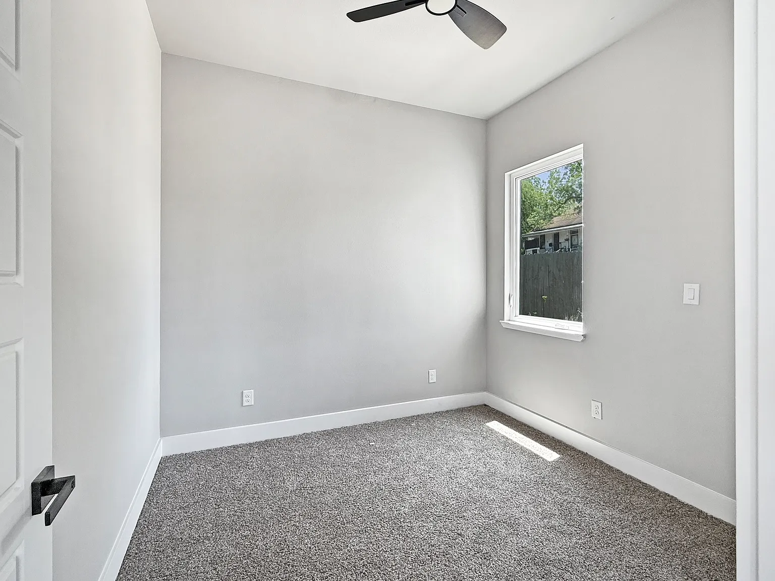 3 bed, 2000 sqft, $2,200 — Photo 4