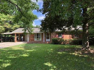 405 Davis Dr, Centerville, GA 31028