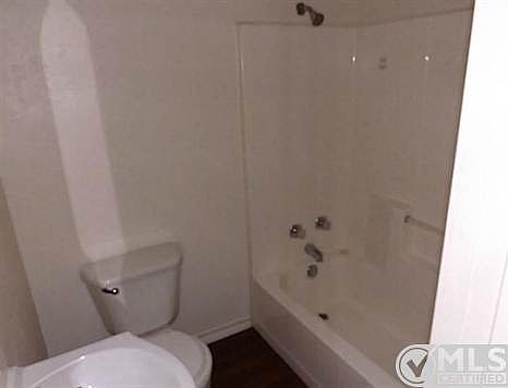 3rd image of 3308 Poplar St