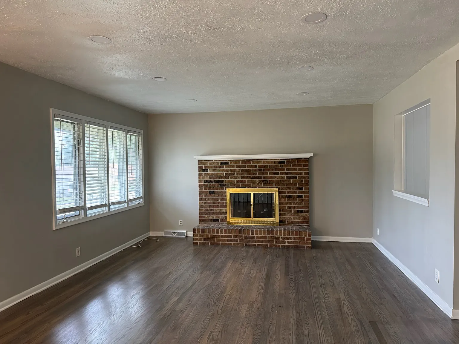 3 bed, 1174 sqft, $2,200 — Photo 3