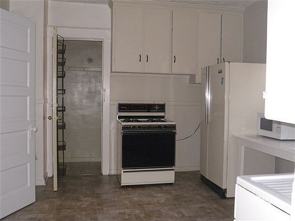 1100 Baxter SE 006
