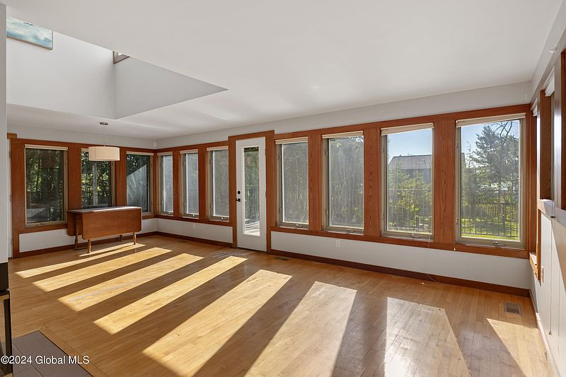 5th image of 3 Marion Avenue