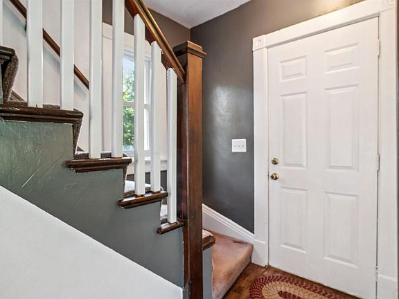 3rd image of 923 18th St