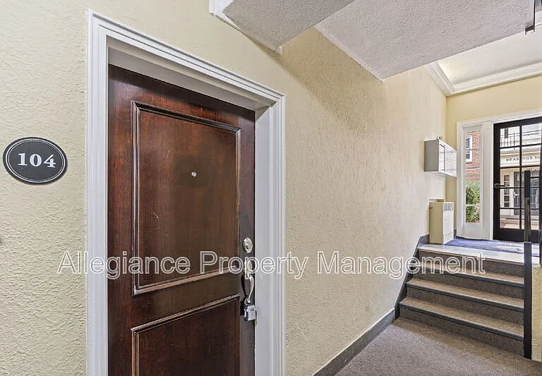 718 S Washington St #104 — Photo 5