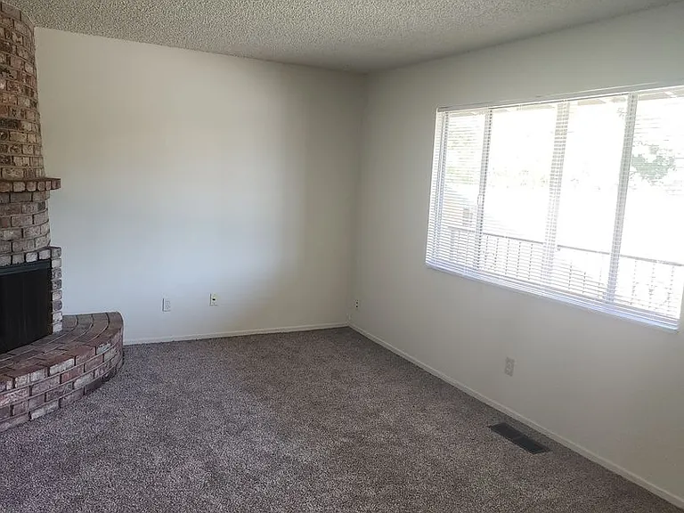 2405 Vera Cruz Dr — Photo 4