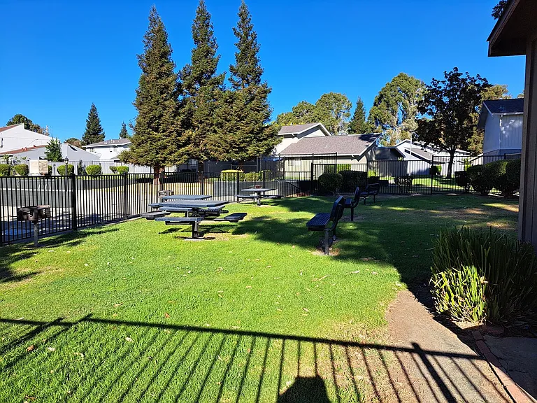 145 Del Rey Ct — Photo 24