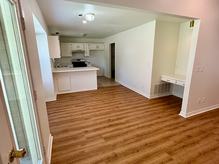 1484 E Cortland St — Photo 9