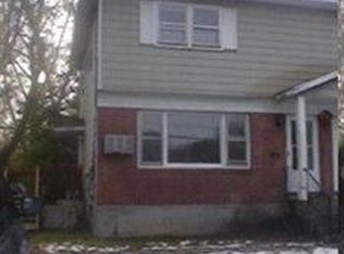 31 Quarry Dr, Colonie, NY 12205
