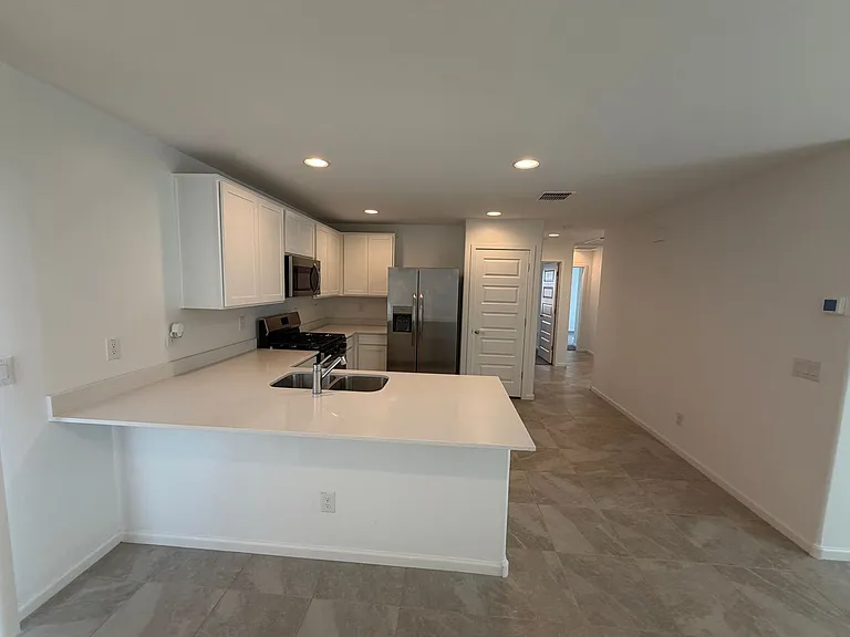 36590 W Mondragone Ln — Photo 11