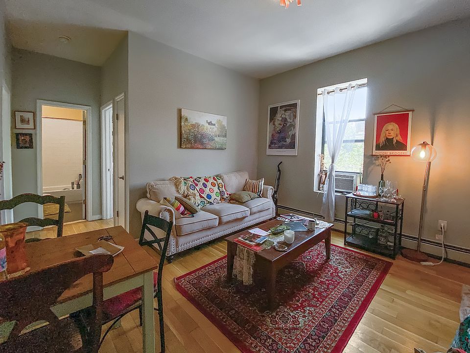 1st image of 426 Bainbridge St #2R
