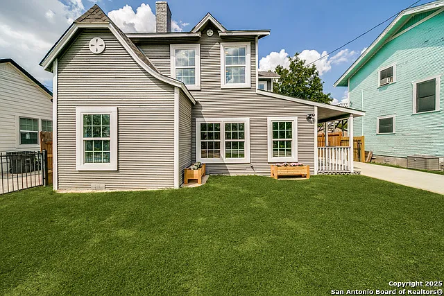 811 W Kings Hwy — Photo 1