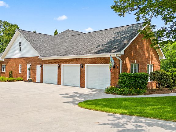 3rd image of 3204 Bluff Dr NW