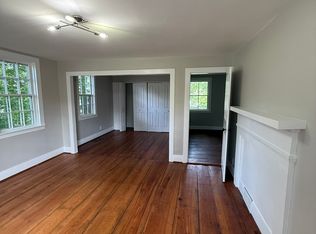 38 Pine St, Amherst, MA 01002