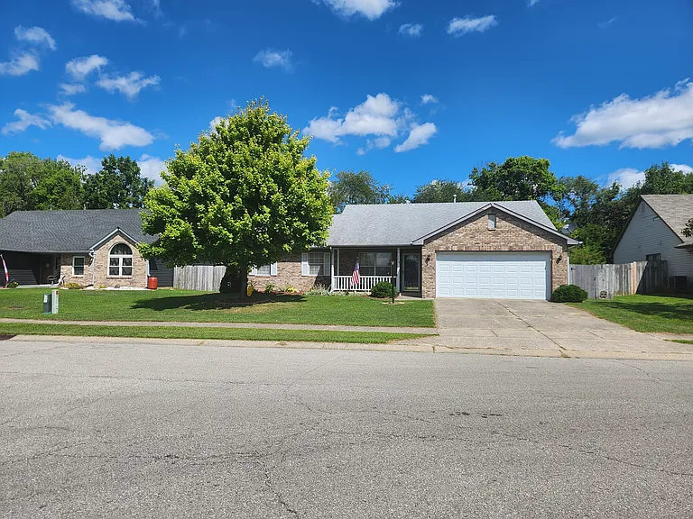 278 Longfellow Ln — Photo 2
