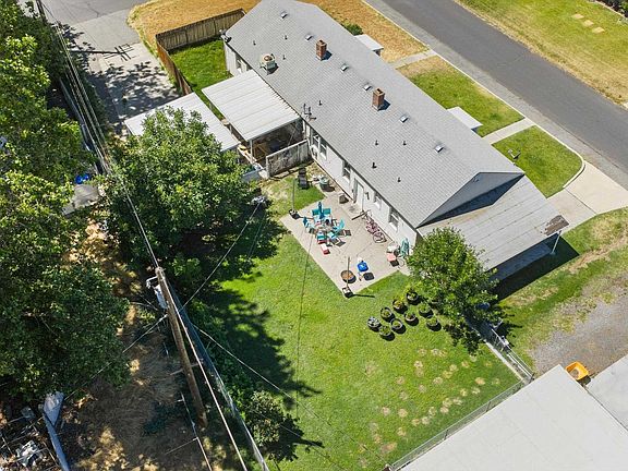 4th image of 1402/1404 Haupt Ave