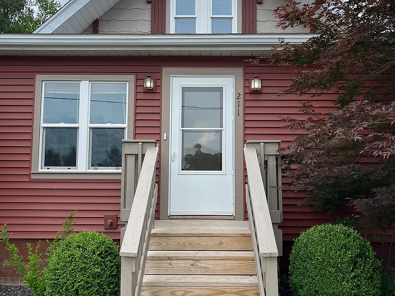 211 W Fisk St — Photo 5