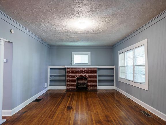 3rd image of 1519 N Dearborn St