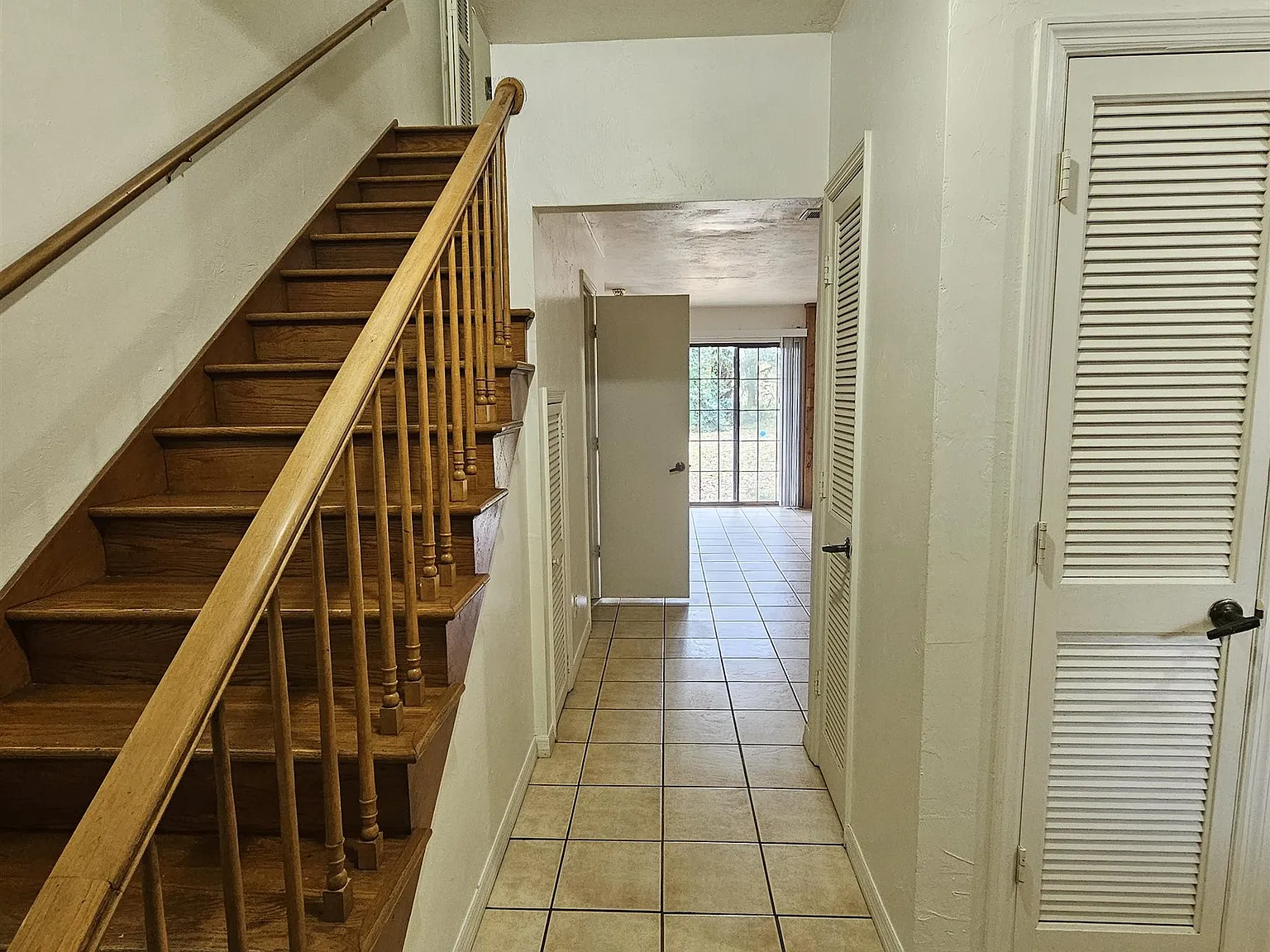 2 bed, 2.5 bath, 1250 sqft, $1,295 — Photo 2