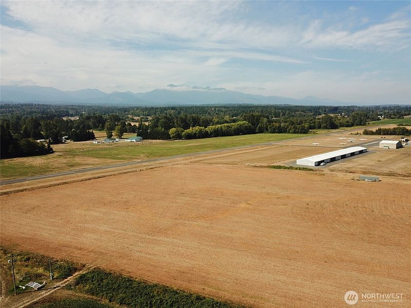 5th image of 375 Dorothy Hunt Lane
