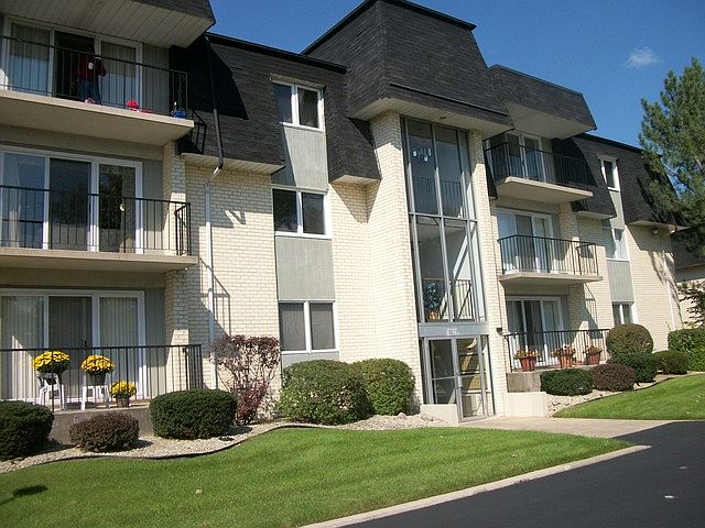 1st image of 18511 Wentworth Ave APT 1F