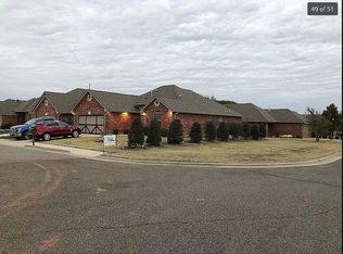 1020 Golden Leaf Dr, Moore, OK 73160