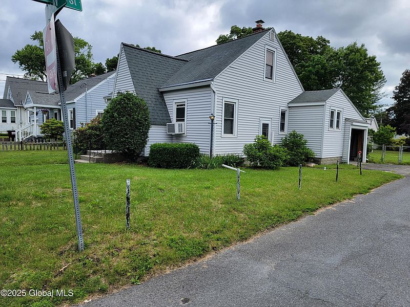 3rd image of 1045 Wallace Avenue