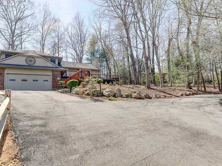 6 Hunters Ridge Dr — Photo 1