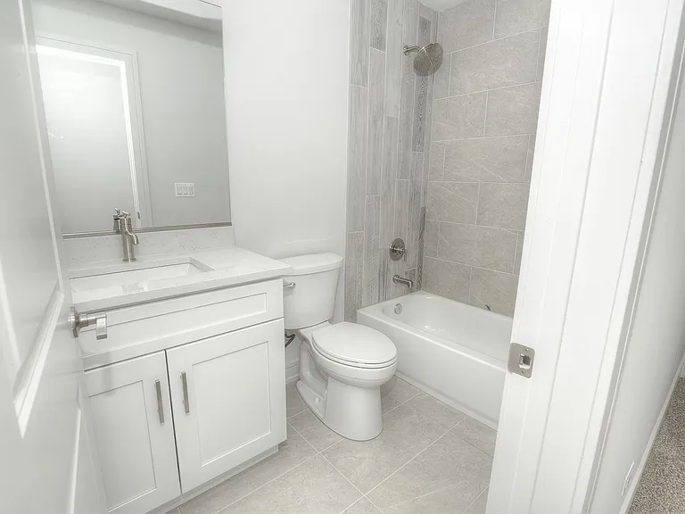 214 N Walnut St — Photo 23