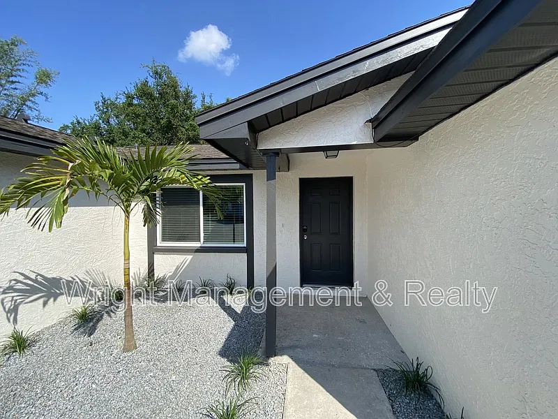 2 bed, 2.0 bath, 906 sqft, $1,800 — Photo 2