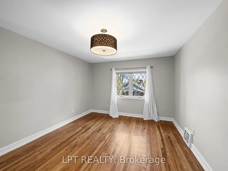 126 Blackburn Ave — Photo 22
